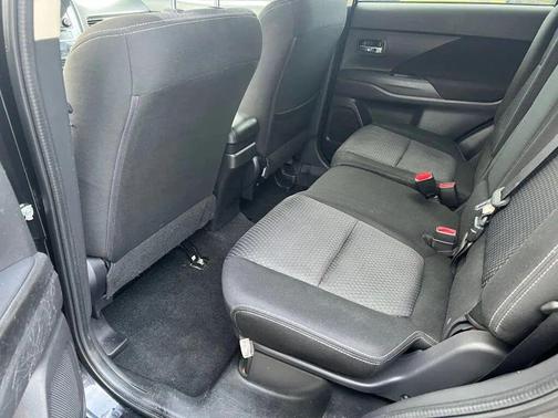 2016 Mitsubishi Outlander ES