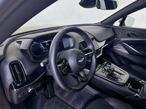 2025 Aston Martin DBX 707 SUV