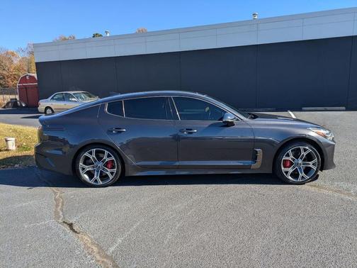 2021 Kia Stinger GT1