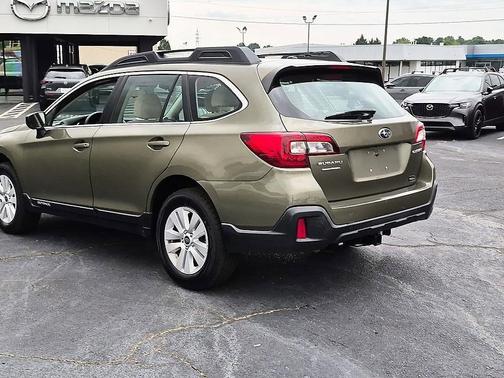 Wilderness Green Metallic 2019 Subaru Outback 2.5i