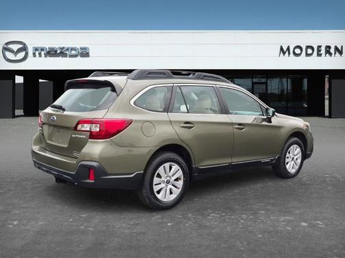 Wilderness Green Metallic 2019 Subaru Outback 2.5i