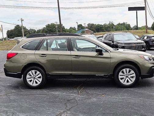 Wilderness Green Metallic 2019 Subaru Outback 2.5i