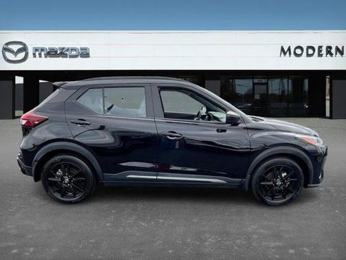 2022 Nissan Kicks SR