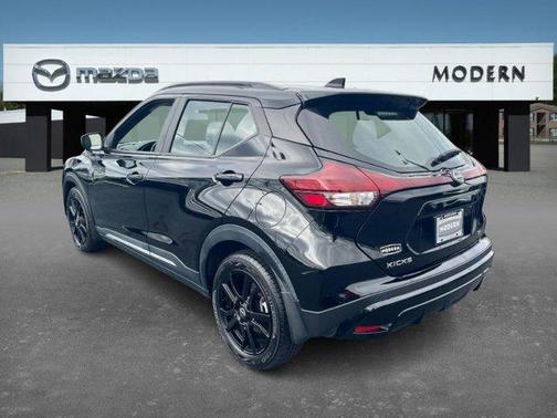 2022 Nissan Kicks SR
