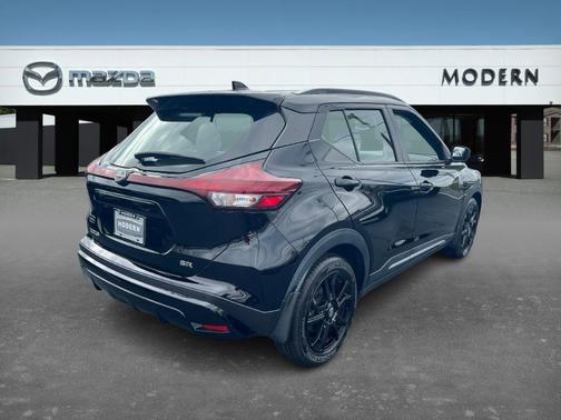 2022 Nissan Kicks SR