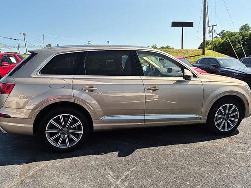 Cobra Beige Metallic 2019 Audi Q7 45 SE Premium Plus