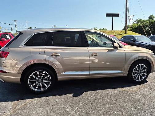 Cobra Beige Metallic 2019 Audi Q7 45 SE Premium Plus