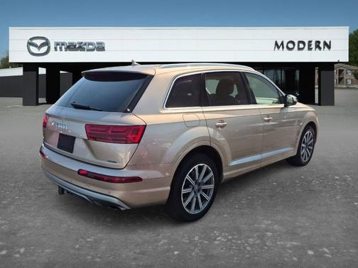 Cobra Beige Metallic 2019 Audi Q7 45 SE Premium Plus