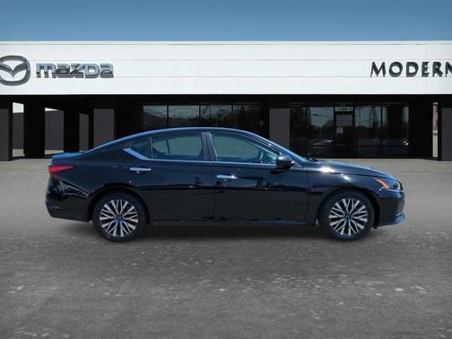 Black 2024 Nissan Altima 2.5 SV