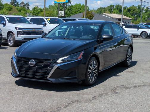 Black 2024 Nissan Altima 2.5 SV