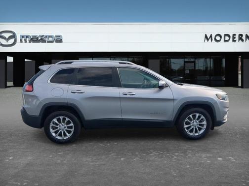 Silver 2019 Jeep Cherokee Latitude