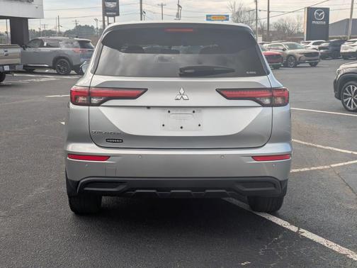 2022 Mitsubishi Outlander ES