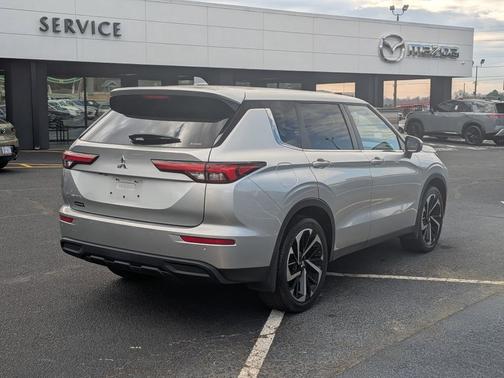 2022 Mitsubishi Outlander ES