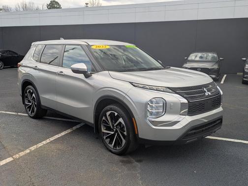 2022 Mitsubishi Outlander ES