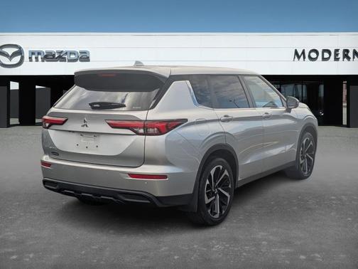 2022 Mitsubishi Outlander ES