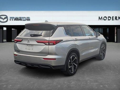 2022 Mitsubishi Outlander ES