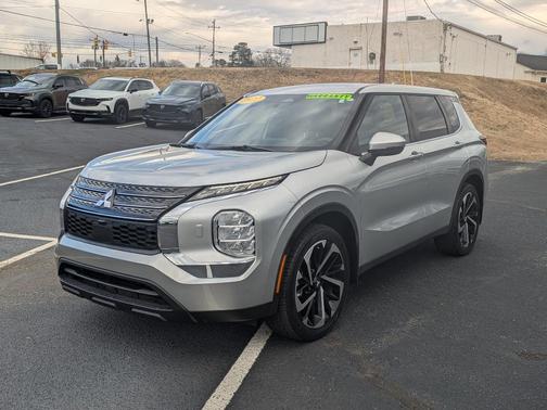2022 Mitsubishi Outlander ES