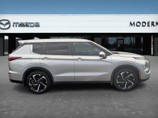 2022 Mitsubishi Outlander ES