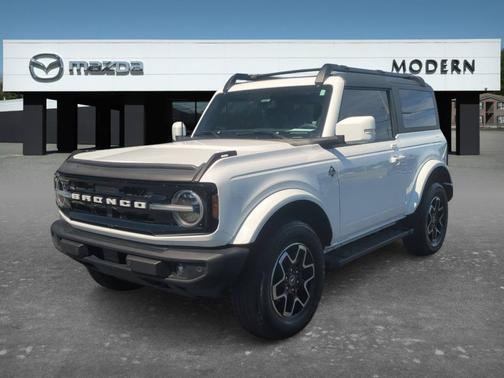 White 2023 Ford Bronco Outer Banks
