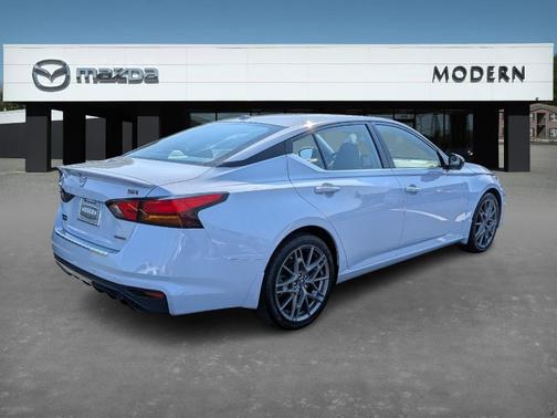 2023 Nissan Altima 2.0 SR