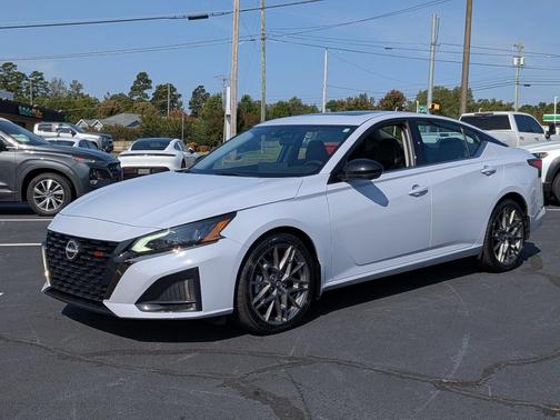 2023 Nissan Altima 2.0 SR