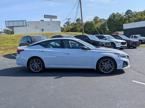 2023 Nissan Altima 2.0 SR