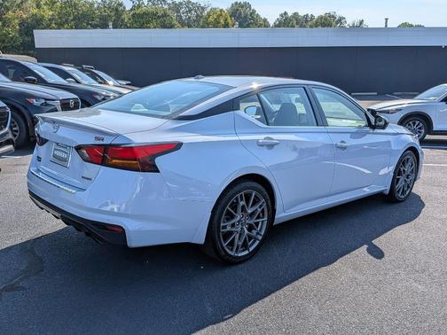 2023 Nissan Altima 2.0 SR