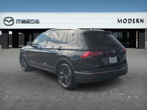 Deep Black Pearl Effect 2023 Volkswagen Tiguan 2.0T SE