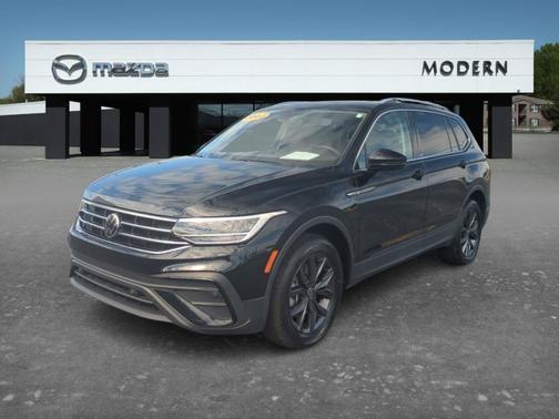 Deep Black Pearl Effect 2023 Volkswagen Tiguan 2.0T SE
