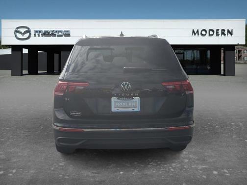 Deep Black Pearl Effect 2023 Volkswagen Tiguan 2.0T SE