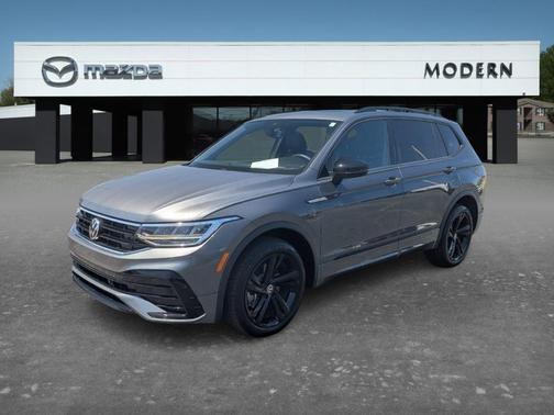Platinum Gray Metallic 2023 Volkswagen Tiguan 2.0T SE R-Line Black