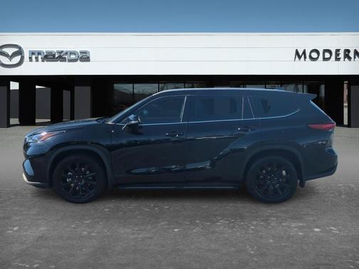 Black 2022 Toyota Highlander XLE