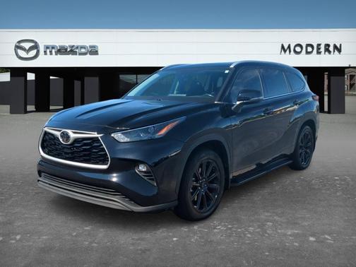 Black 2022 Toyota Highlander XLE