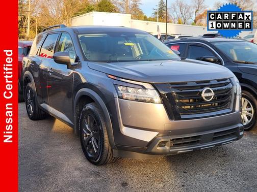 2022 Nissan Pathfinder SV