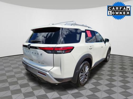 2024 Nissan Pathfinder SL