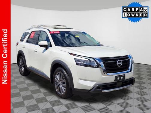 2024 Nissan Pathfinder SL