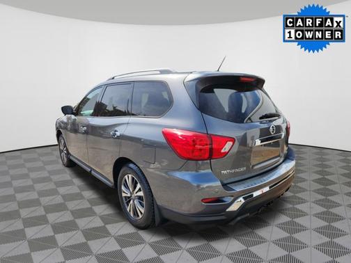 2017 Nissan Pathfinder SL