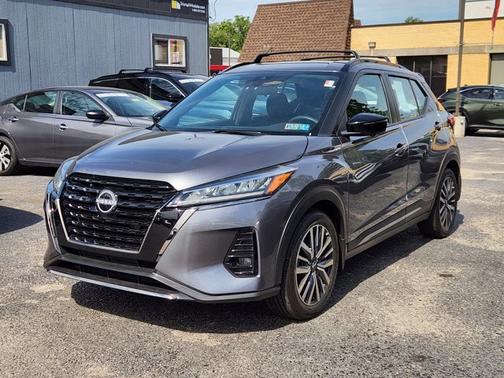 Gun Metallic 2024 Nissan Kicks SR