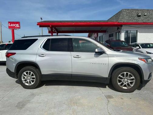 Silver Ice Metallic 2019 Chevrolet Traverse LT Cloth