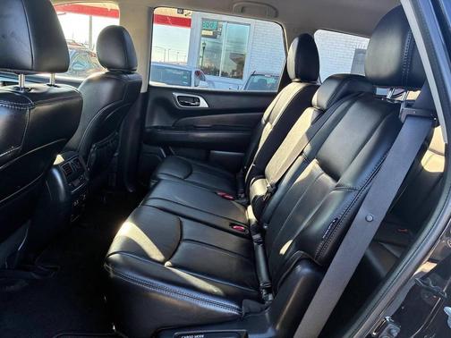 2019 Nissan Pathfinder SL