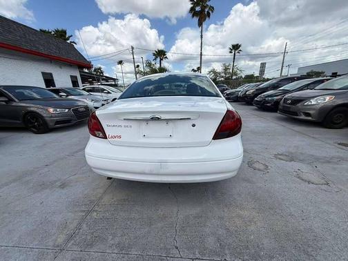 Vibrant White Clearcoat 2000 Ford Taurus SES 4dr Sedan