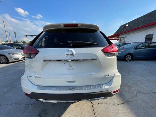Glacier White 2018 Nissan Rogue SV