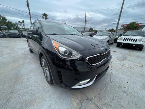 Aurora Black Pearl 2017 Kia Niro Touring