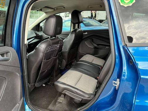 Ruby Red Metallic Tinted Clearcoat 2017 Ford Escape SE