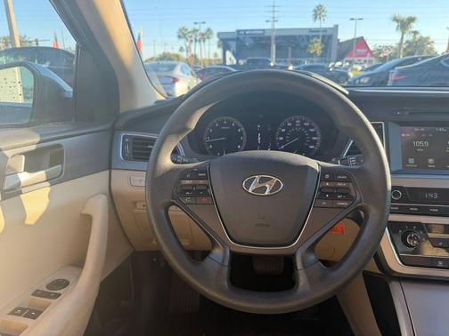 2016 Hyundai SONATA SE