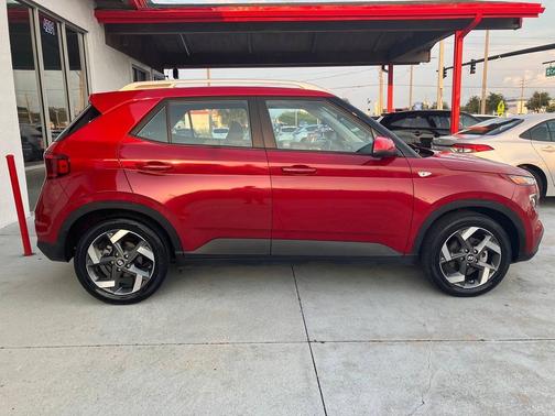 2021 Hyundai VENUE SEL