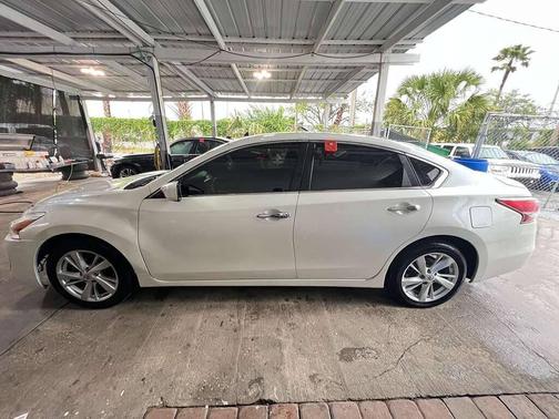Pearl White 2015 Nissan Altima 2.5 SV