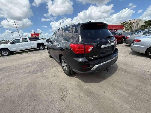 2019 Nissan Pathfinder SL