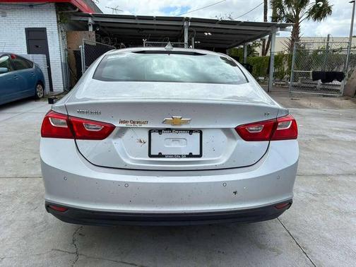 Silver Ice Metallic 2017 Chevrolet Malibu 1LT