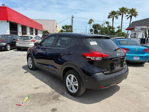 Super Black 2020 Nissan Kicks S